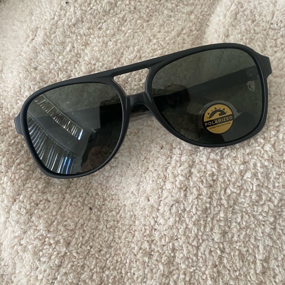 Oversized Black Aviator Sunglasses - Picture 3 of 3